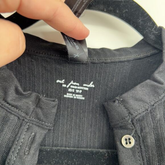 Out From Under for Urban Outfitters Black Ribbed Stretch Crop Henley Tank XS/S - Picture 3 of 5